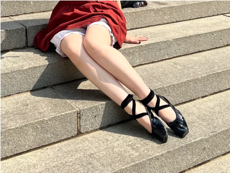 Square Toe Ballet Flats: An Elegant Collision of Comfort and Style in 2025